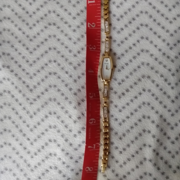 Bulova Ladies Watch New in Box - Picture 5 of 9